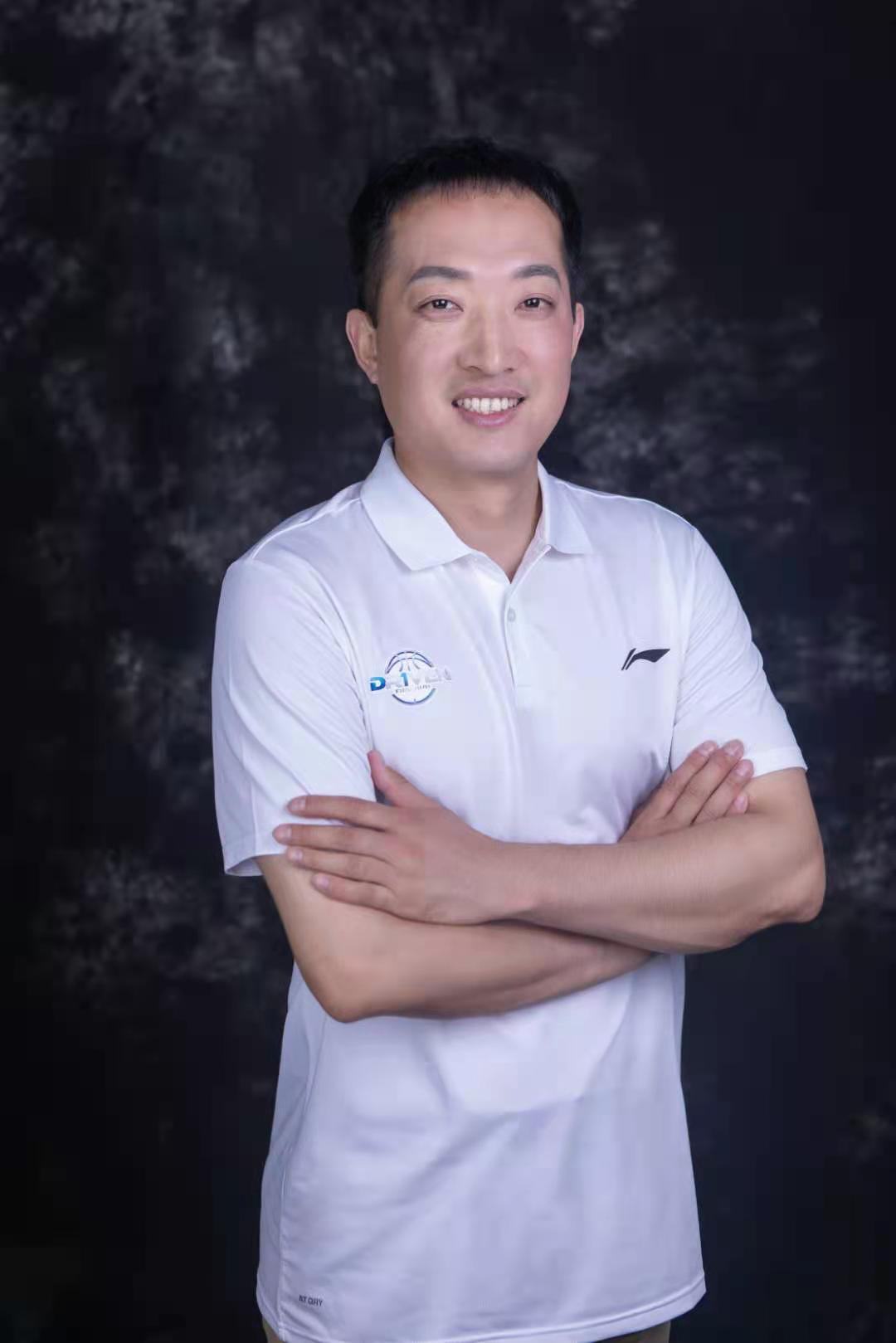 李亮