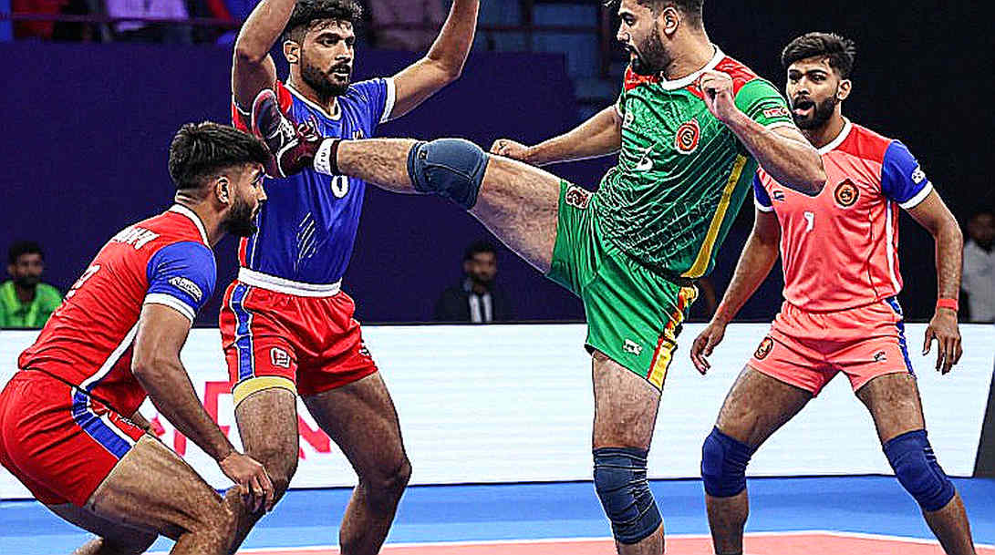 ৪৮-২৪ নয়, আসল সংখ্যা ৩১-১৭: তিনটি অল-আউট যেভাবে এই সেমিফাইনালের গল্প লিখে দিল