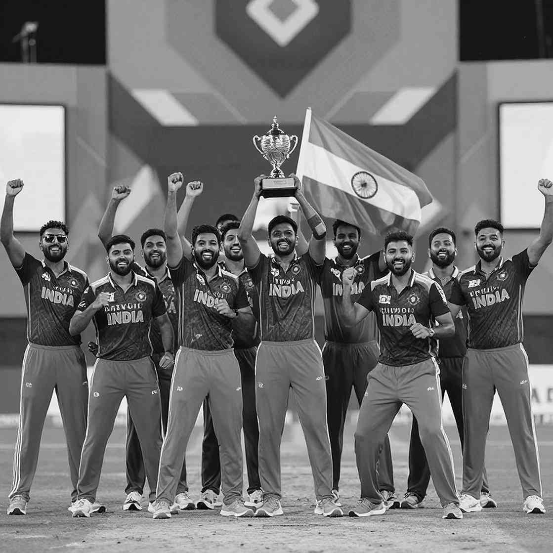 শারজার ফাঁকা গ্যালারি থেকে বিশ্বকাপের স্কোয়াড: উপসাগরের অদৃশ্য অ্যাকাডেমি ও ২০১৭ সালের নোটবুক